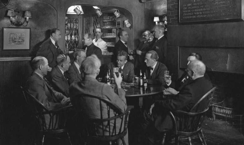 Salmagundi members drinking at the bar