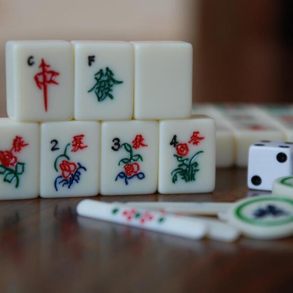 A stack of mahjong tiles with dice